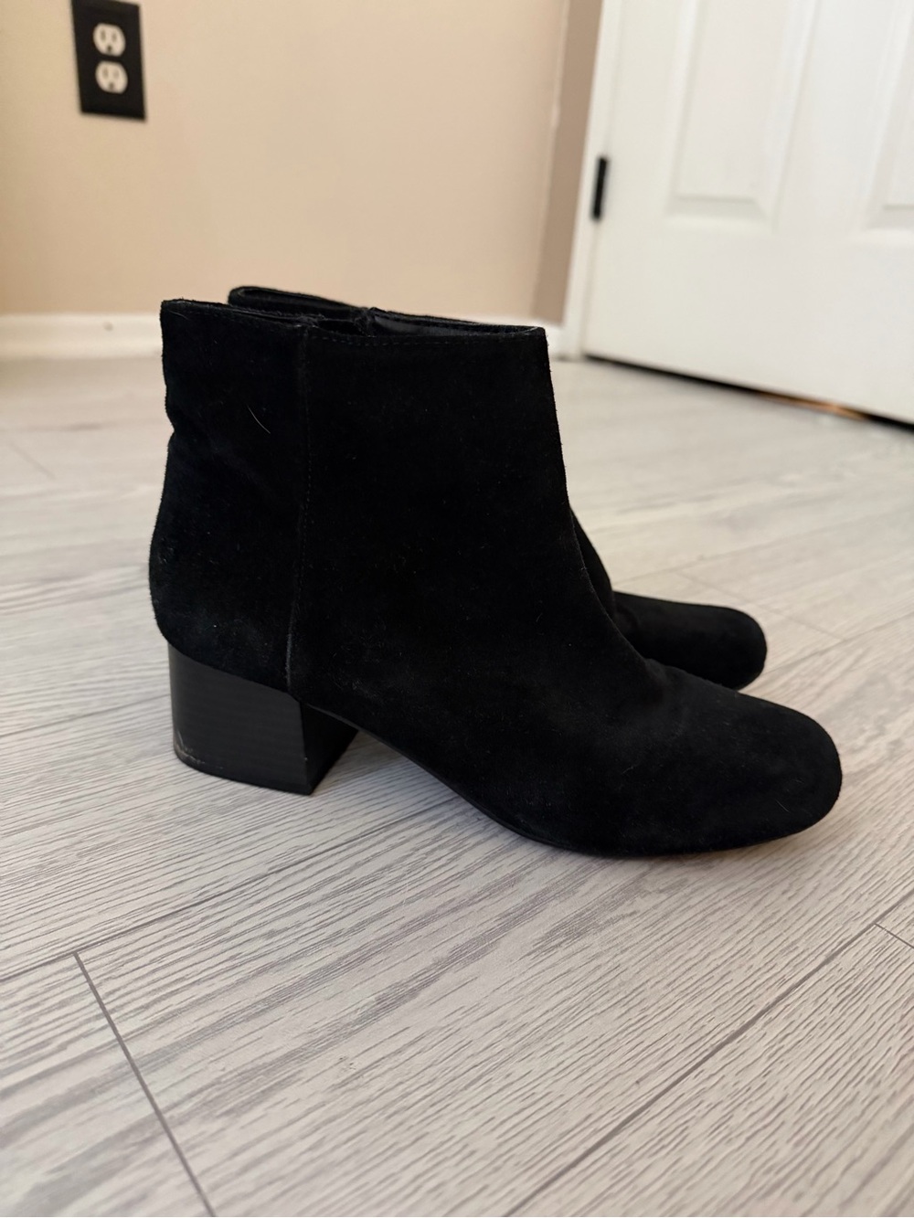 Kenneth Cole suede booties